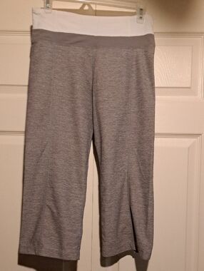 Tuff Athletics Gray Leggings with White Waistband Comfortable yoga sporting pant